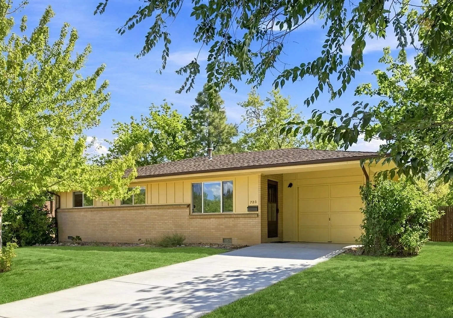 Spacious 3 Bedroom House with Garage and Large Yard! — Photo 2