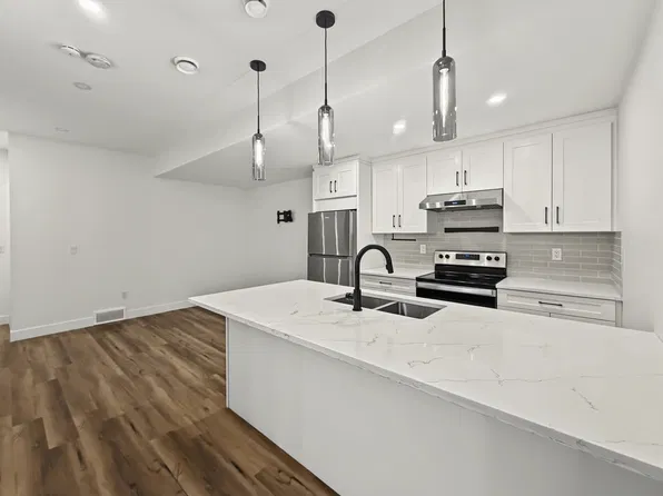 258 22nd Ave NE #258B, Calgary, AB T2E 1T5