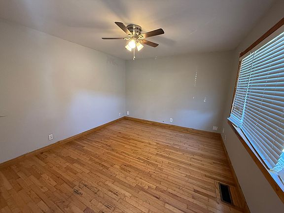 2nd image of 905 Stevens Ct NE APT 2