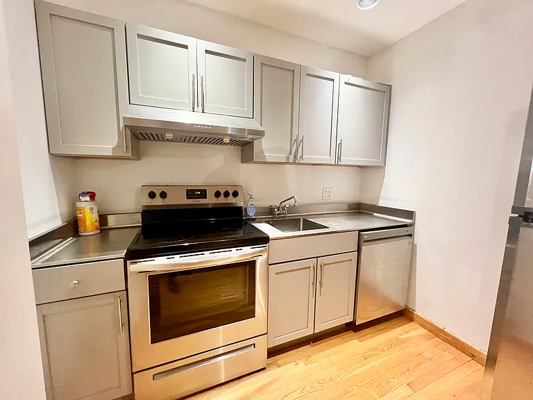 5 Thacher Ct #1 — Photo 3