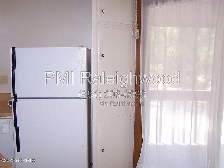 220 Foxkroft Dr — Photo 7