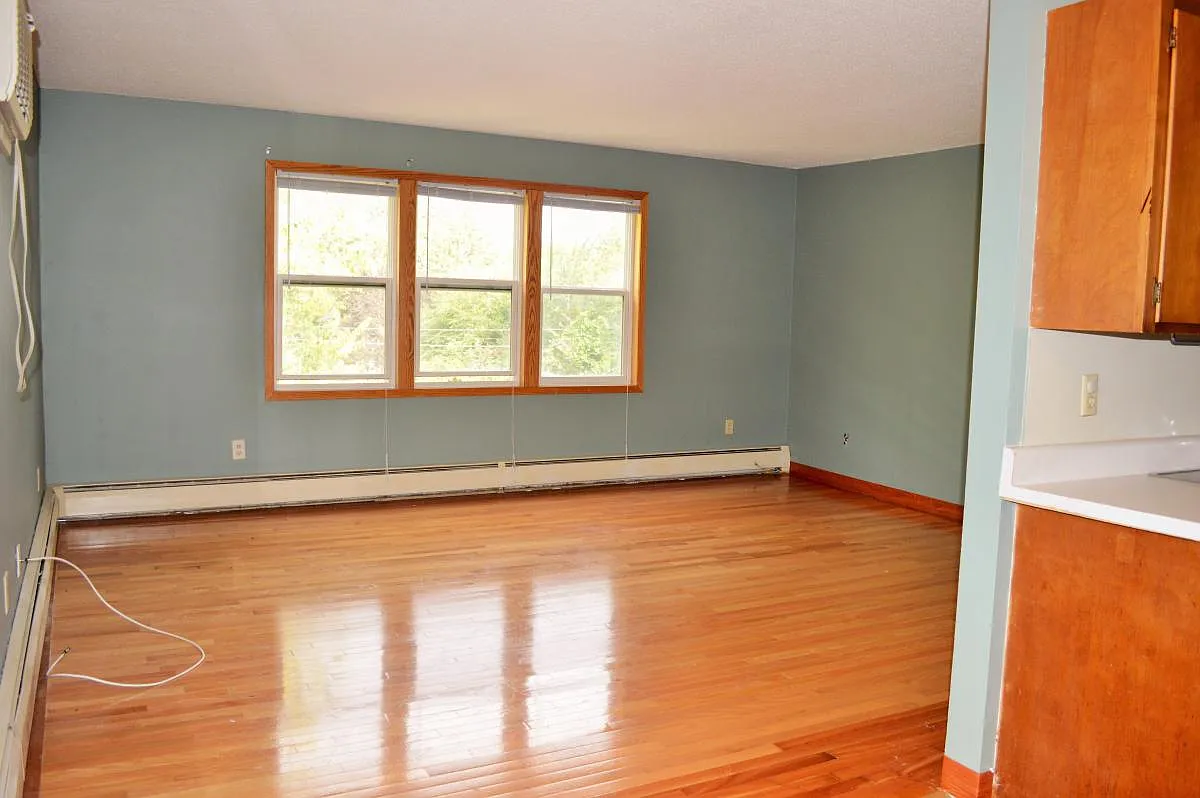 315 5th St SE — Photo 2