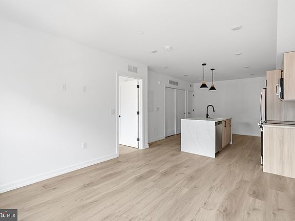 5th image of 208 Vine St #2A