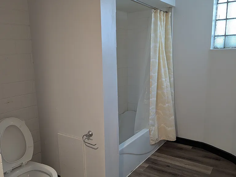 480 Park St E #4 — Photo 5