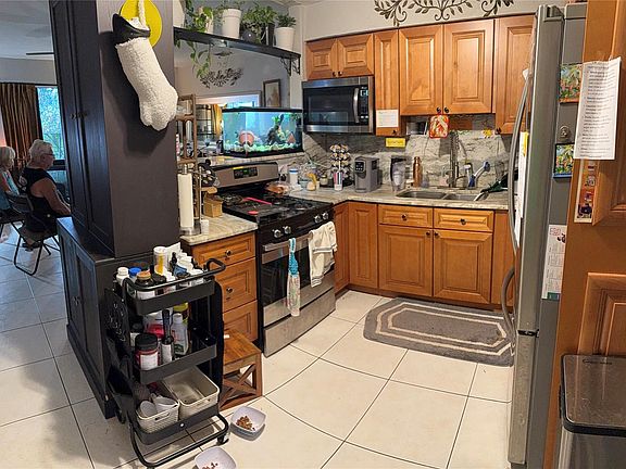 5th image of 1821 SW 50th Avenue