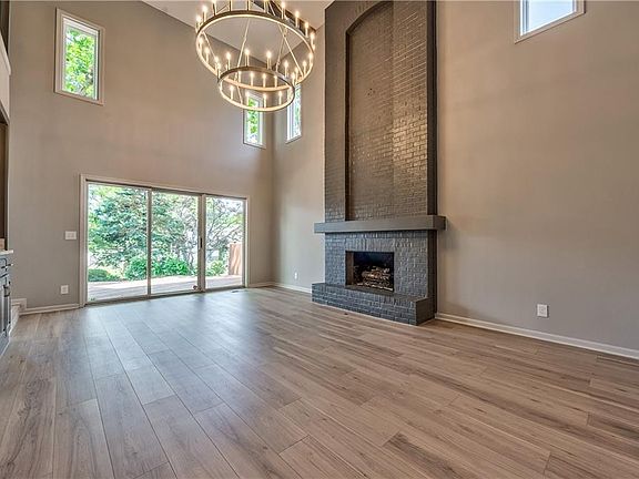 4th image of 4512 W 90th St