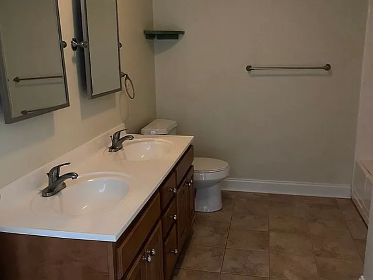 360 Harbor Dr — Photo 1