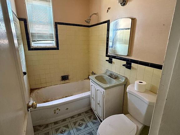 5th image of 40 58th St SE