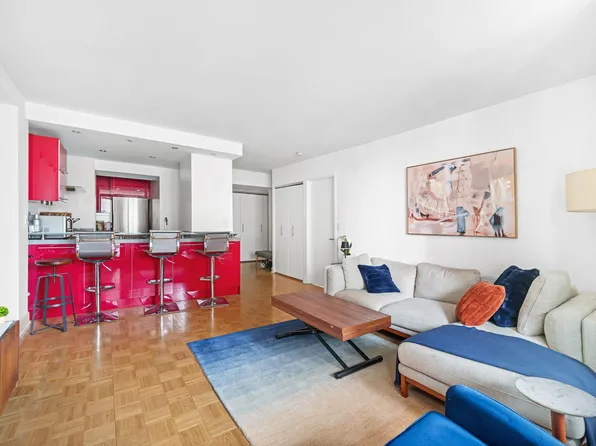 250 East 40th Street 17F image 3 of 12