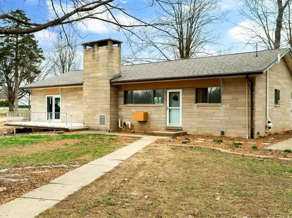 11704 Walshville Trl, Hillsboro, IL 62049