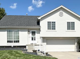 18650 Berry St, Omaha, NE 68135