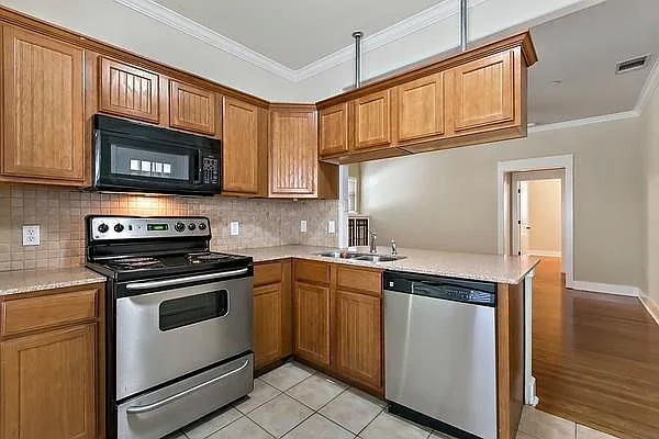 508 Elmwood Pl #B — Photo 3