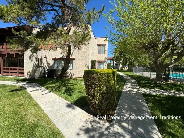 2040 West Ave J13, Lancaster, CA