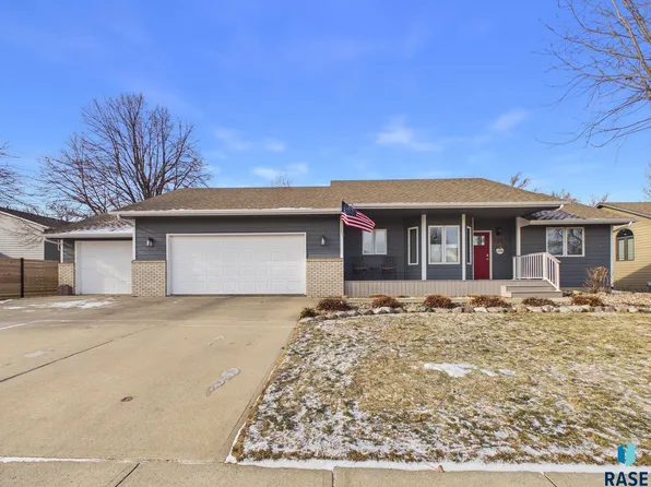 705 S Lakota Ave, Brandon, SD 57005