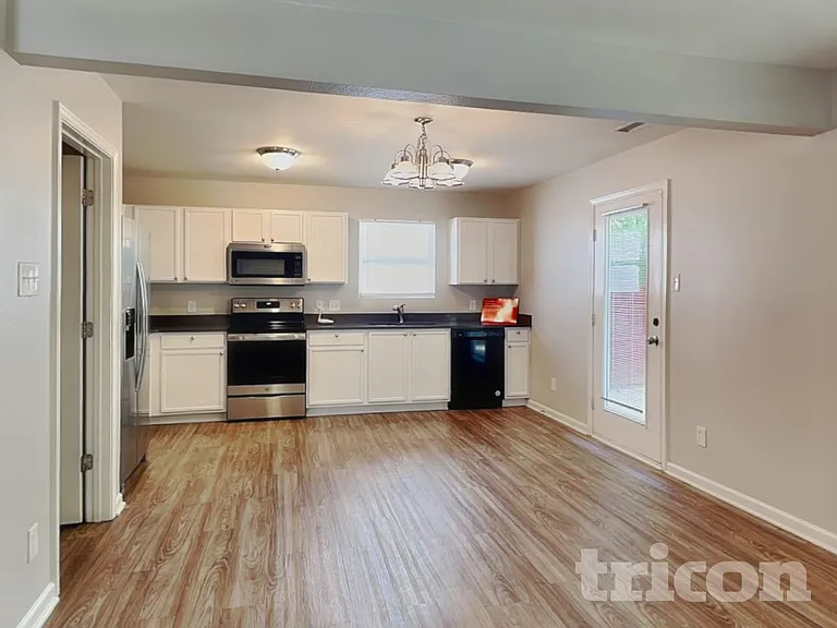 7242 Fox Point Dr — Photo 5