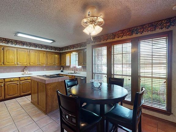 4th image of 421 Moran Dr