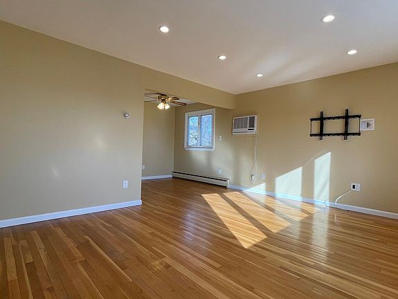 4th image of 40 McKinley Pl