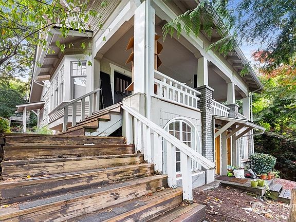 3rd image of 5219 22nd Avenue NE