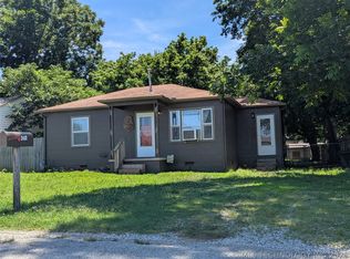 302 W 39th St S, Sand Springs, OK 74063