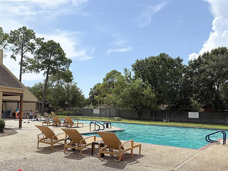 13103 Waldemere Dr — Photo 30