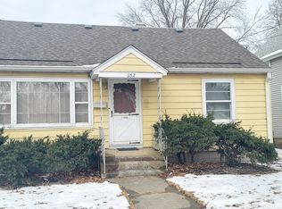 557 Charles St, Aurora, IL 60506