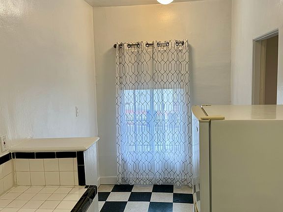 5th image of 2300 Bellevue Ave APT 3