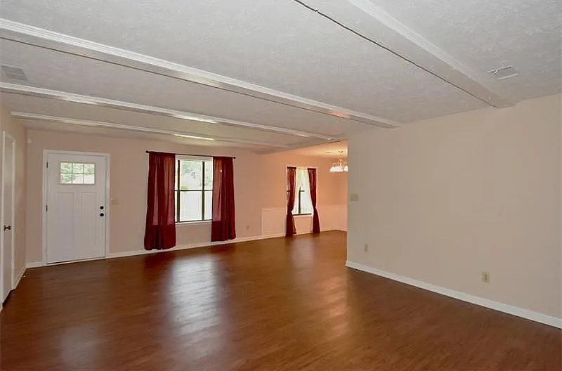 3 bed, 2268 sqft, $1,995 — Photo 1