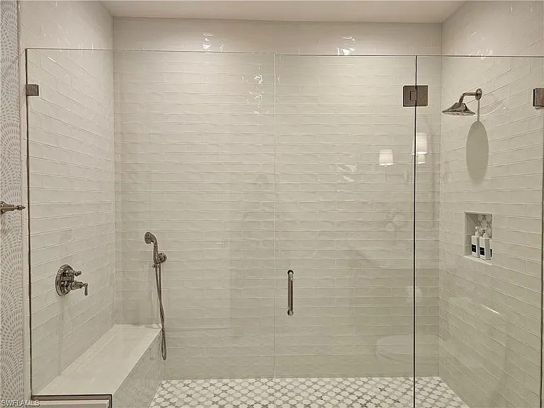 637 Palm Cir W — Photo 27