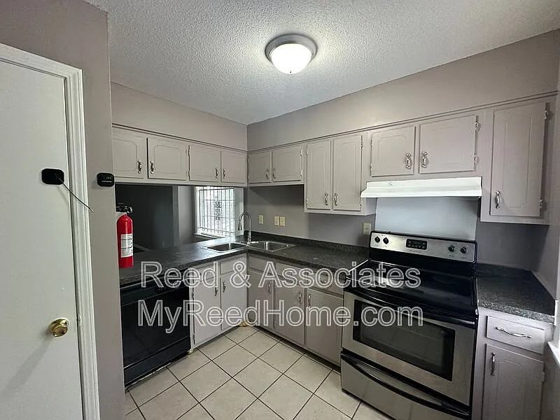 2 bed, 1.5 bath, $875 — Photo 4