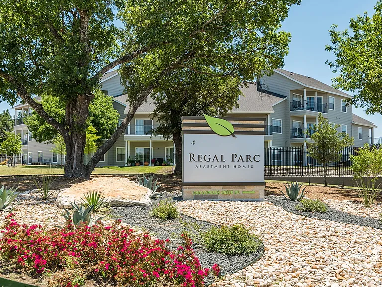 Regal Parc — Photo 34