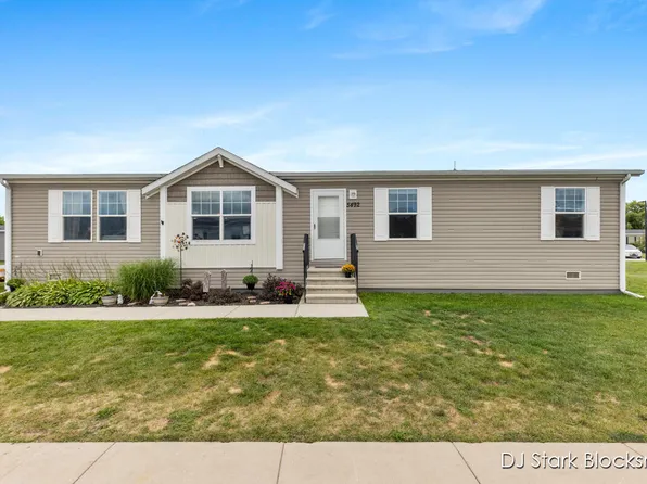 5492 Prancer Dr SE, Caledonia, MI 49316