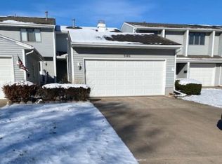 3146 Willowwood Dr, Bettendorf, IA 52722