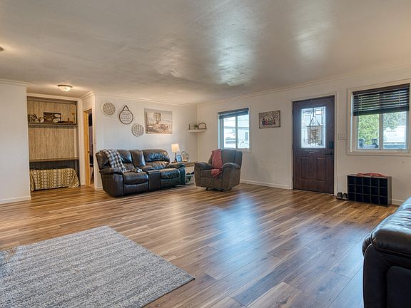 4th image of 335 Highridge Cir