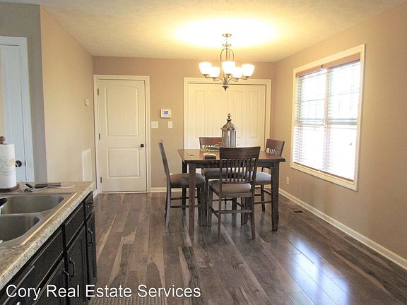 4th image of 528 Falkland Cir