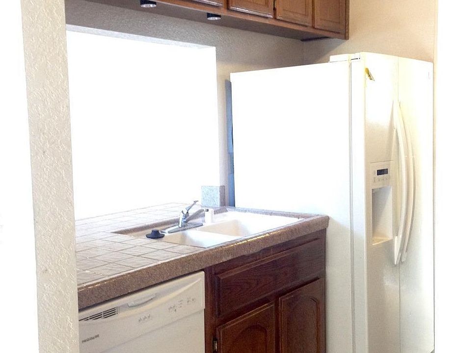 2nd image of 225 Pennsylvania Ave APT C2