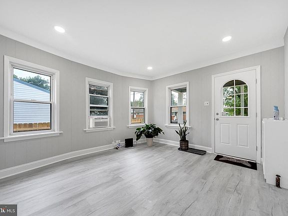 4th image of 27 Elm Ave