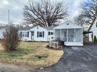 109 S County Line Rd, Windsor, MO 65360