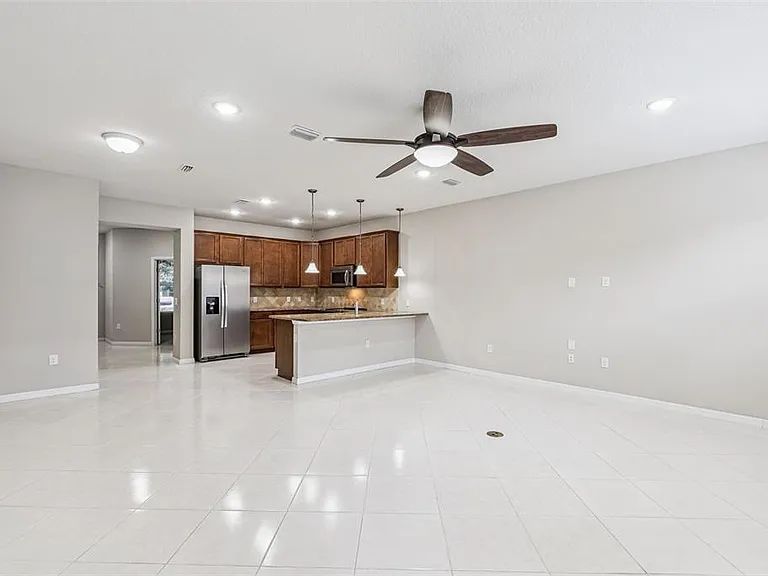 7260 Duxbury Ln — Photo 3