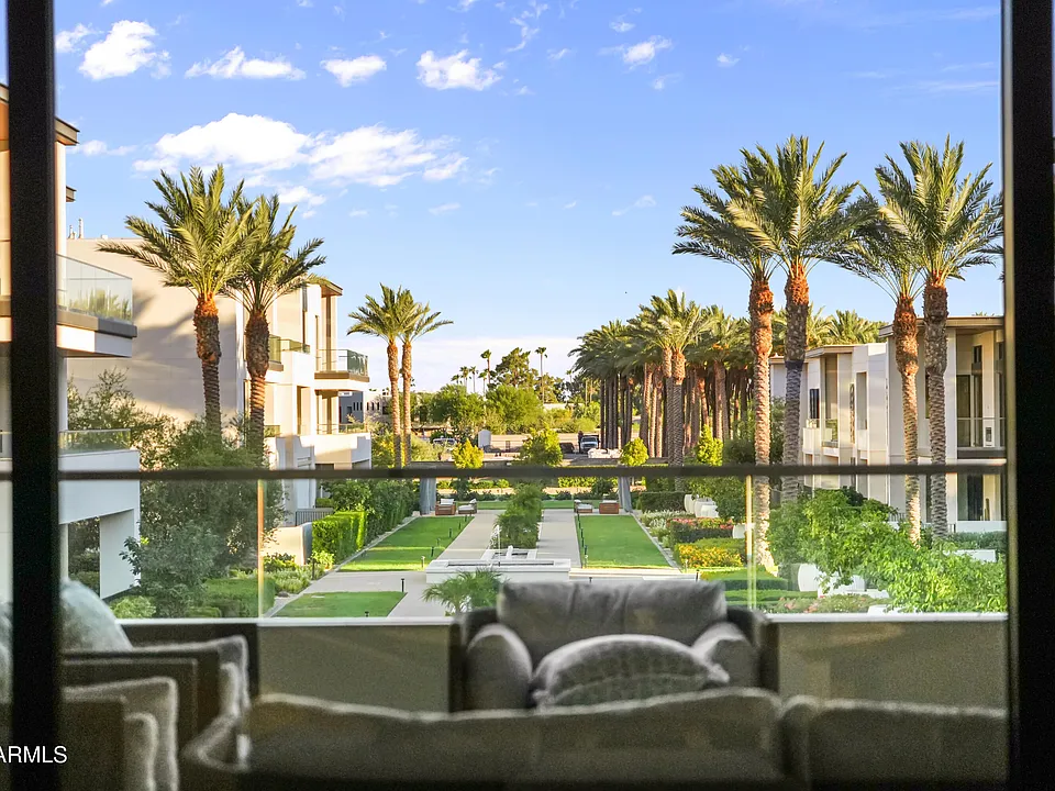 6587 N Palmeraie Blvd #2014