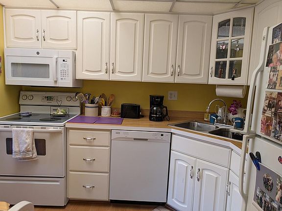 3rd image of 1424 Woodbridge Rd APT 2H