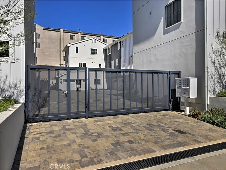 4641 Cahuenga Blvd — Photo 35
