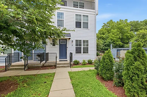 105 Duke St #6 Photo 1