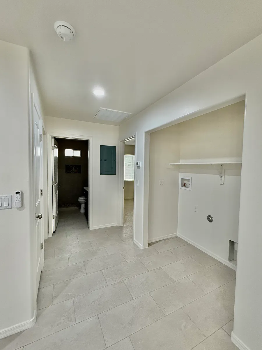 Building Photo - 418 Flor Ct #2