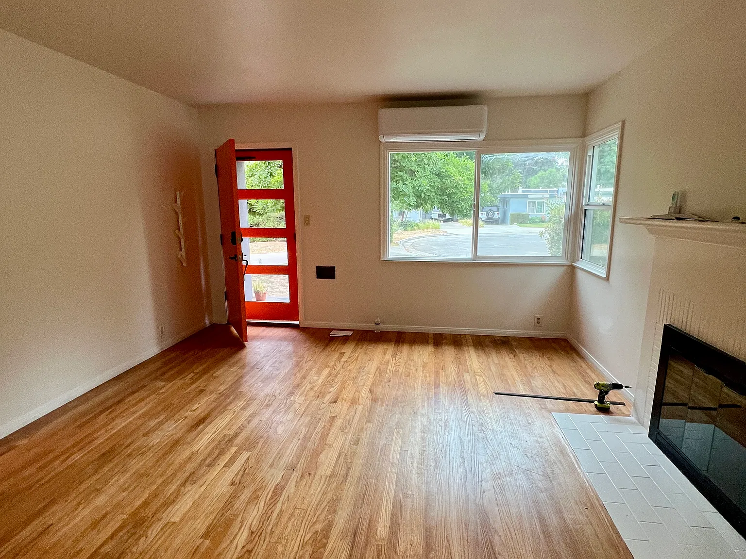 3 bed, 1353 sqft, $4,950 — Photo 4
