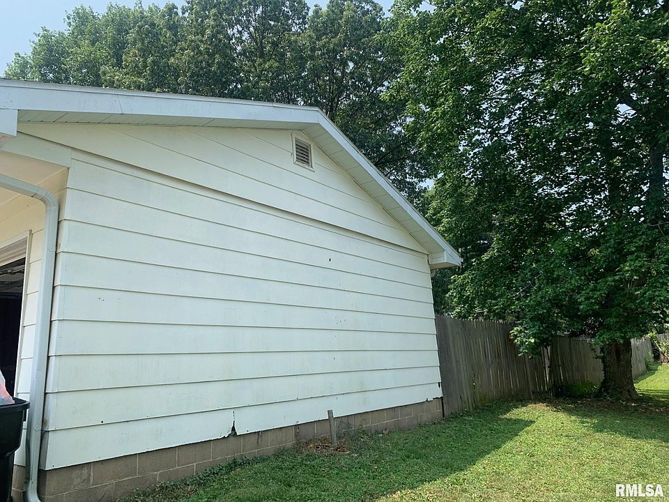 2nd image of 307 Brookside Dr