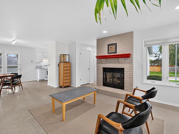 4th image of 8003 Alpine Dr