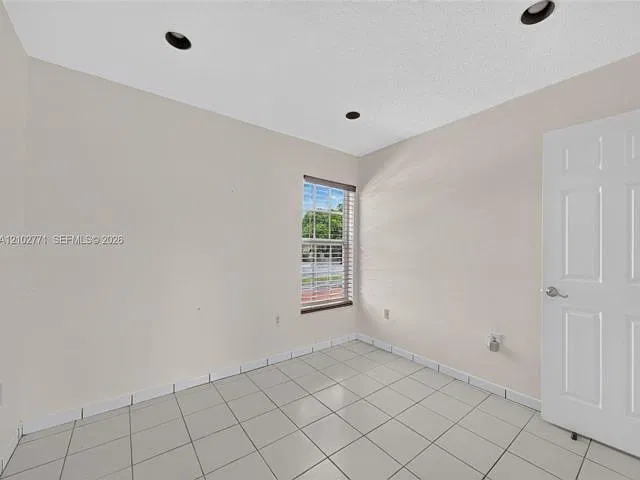 3 bed, 2.0 bath, 1525 sqft, $3,600 — Photo 3