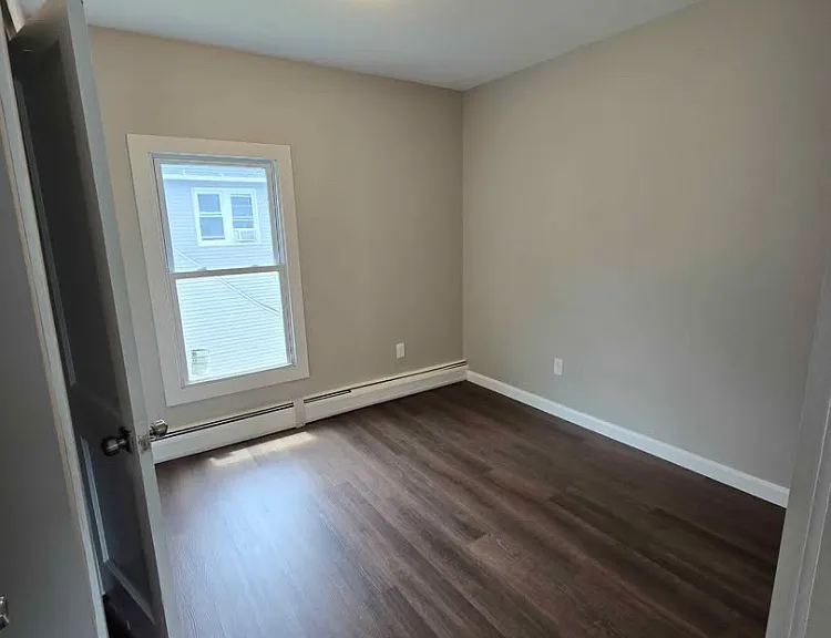 12 Crystal St #2 — Photo 11