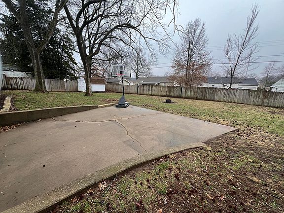 4th image of 24 Lakeside Pl