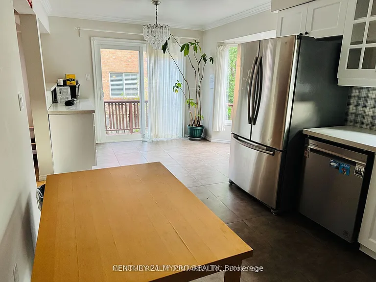 46 Cranleigh Dr — Photo 5